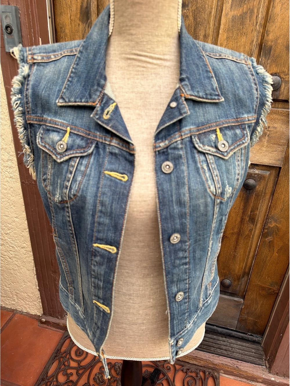 Lucky Brand Women's Blue Denim Vest Lightweight Distressed Chambray, Size Small